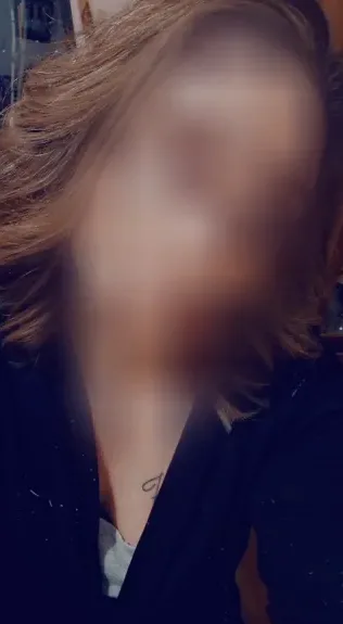 Amira, 29