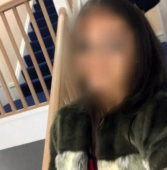 Büsra, 21