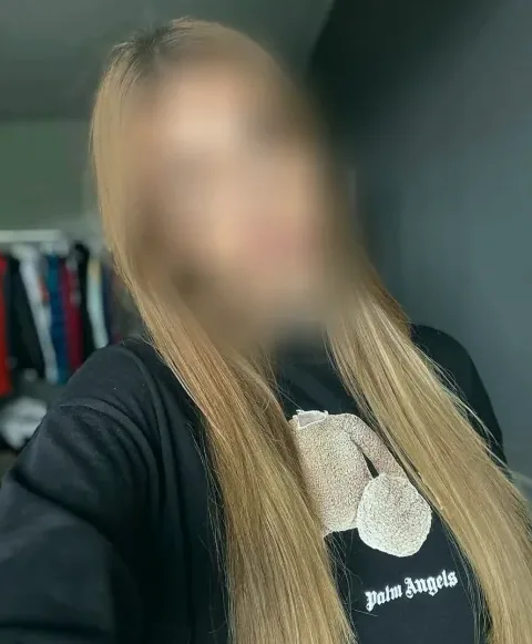 Julia, 28