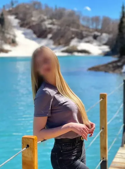 Julia, 32