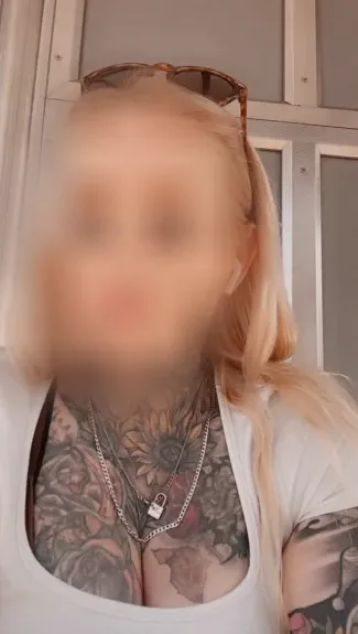 Juliane, 37