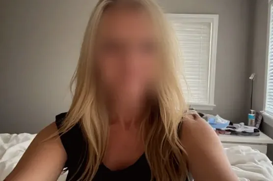 Larissa, 36
