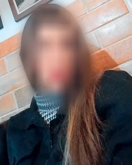 Lucia, 25