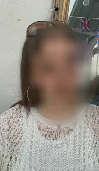 Luisa, 26
