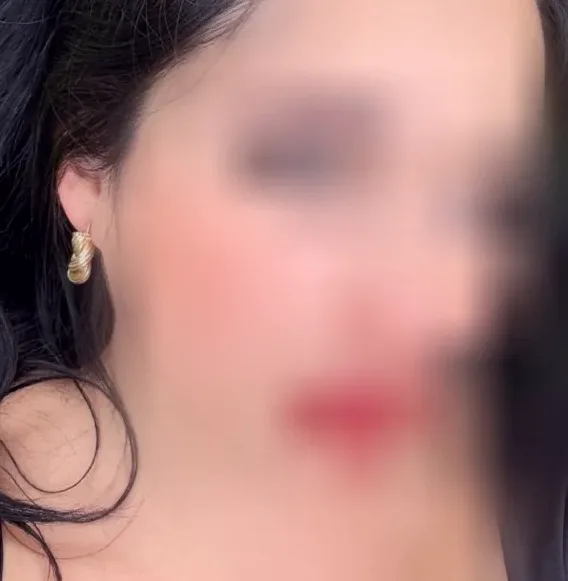 Melina, 37
