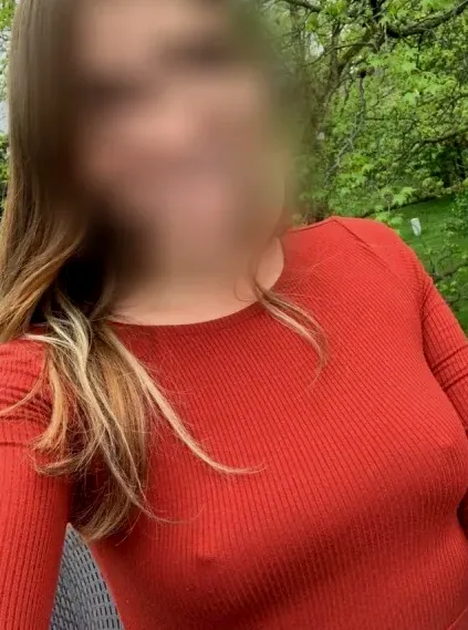 Mia, 32