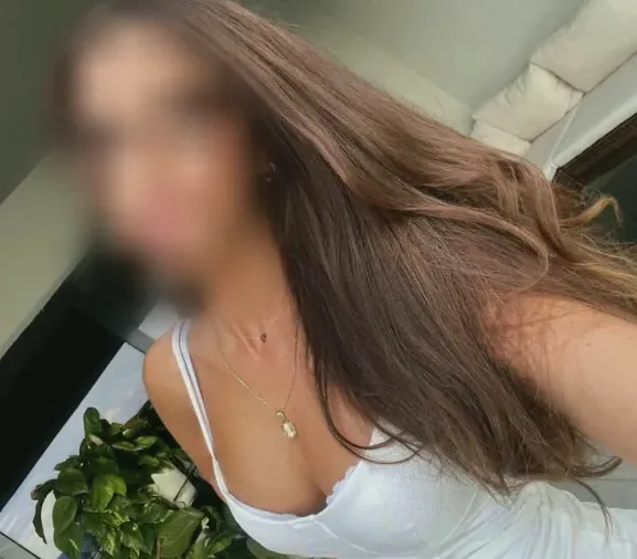 Nina, 30