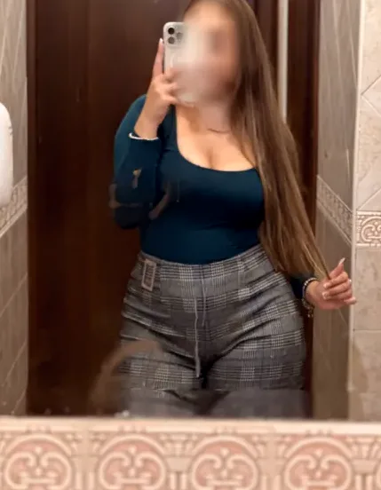 Pia, 24