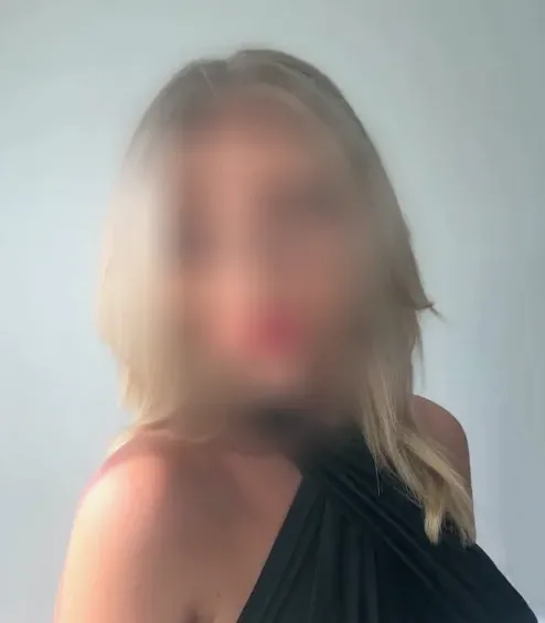 Simone, 32