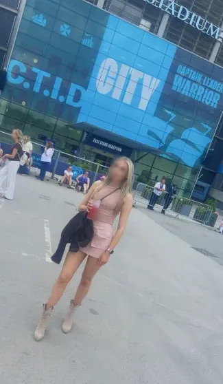 Yvonne, 28